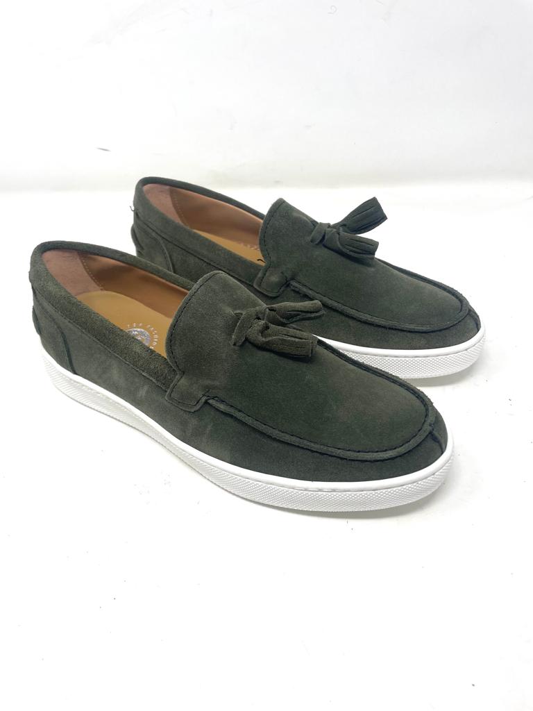 Boat moccasin with tassels in suede rubber sole