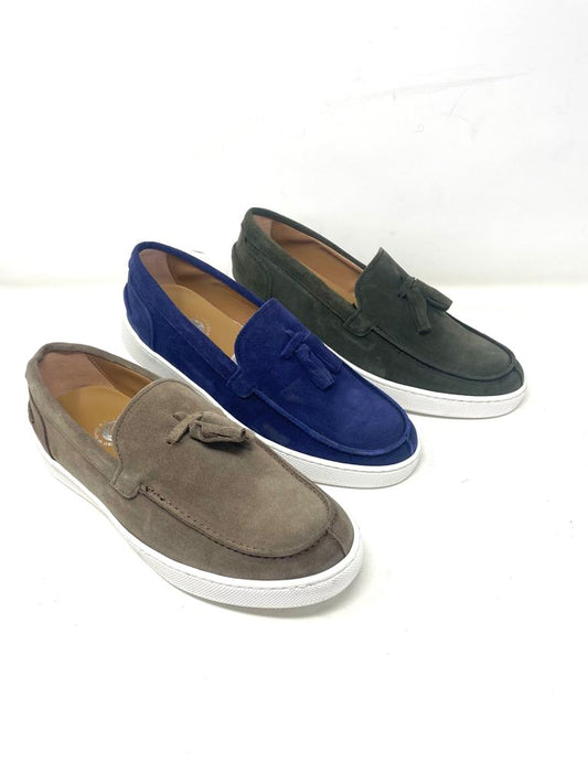 Boat moccasin with tassels in suede rubber sole