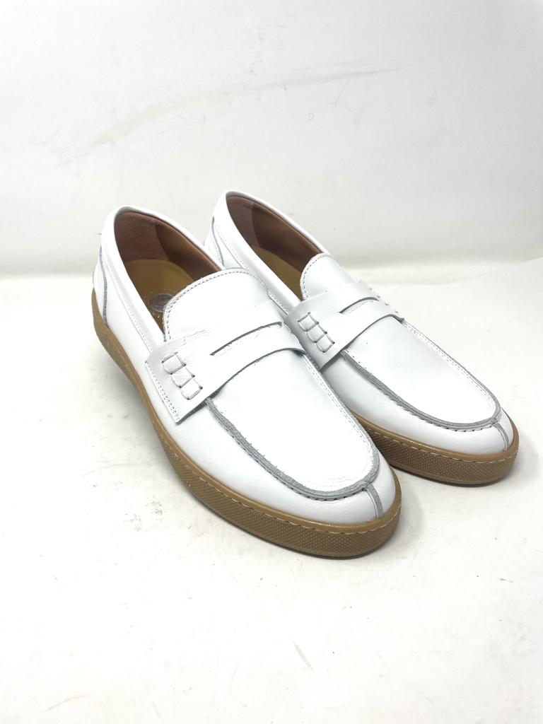 Real leather boat moccasin with amber base