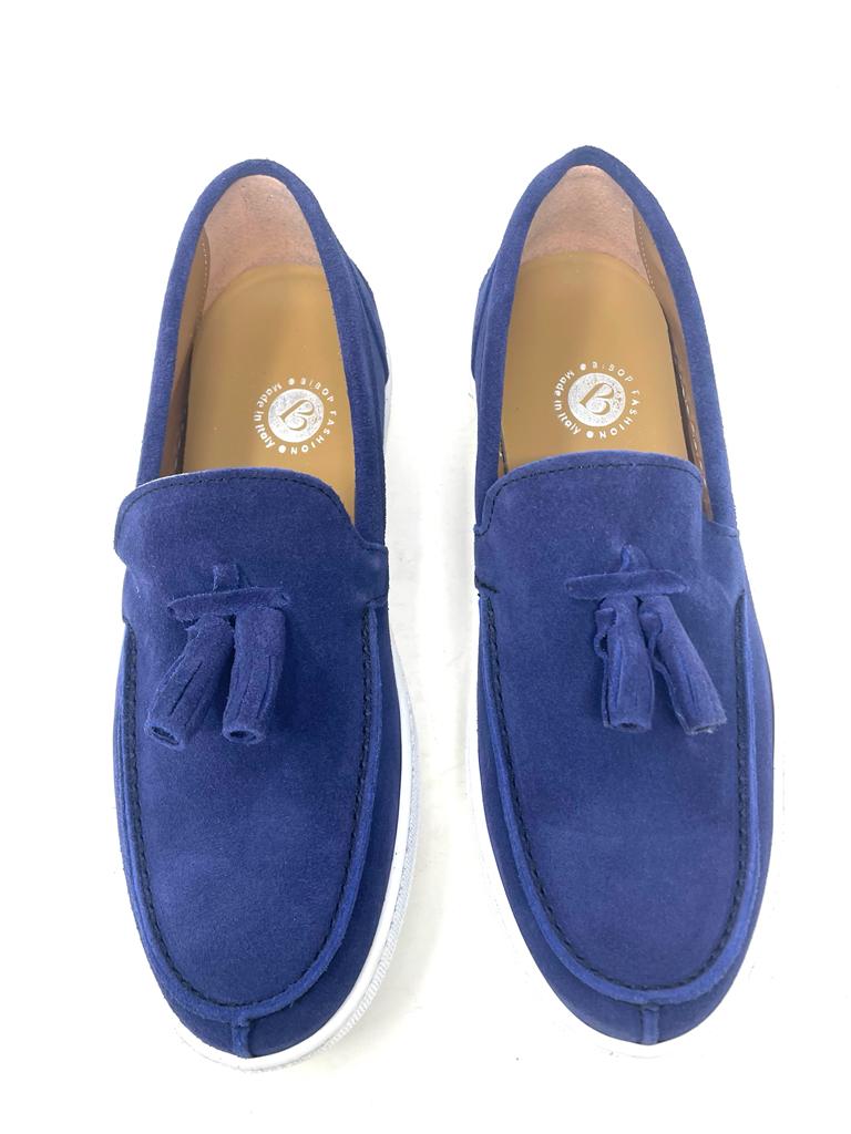 Boat moccasin with tassels in suede rubber sole