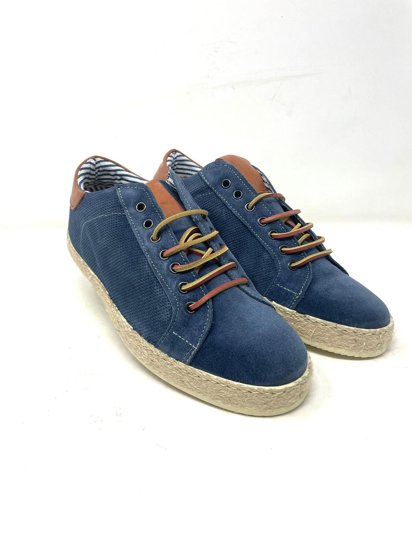 Spanish perforated suede lace-up
 rubber bottom