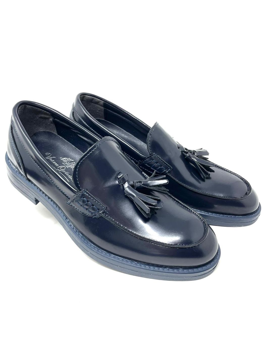 Tassel moccasin in abraivated leather with light rubber sole 