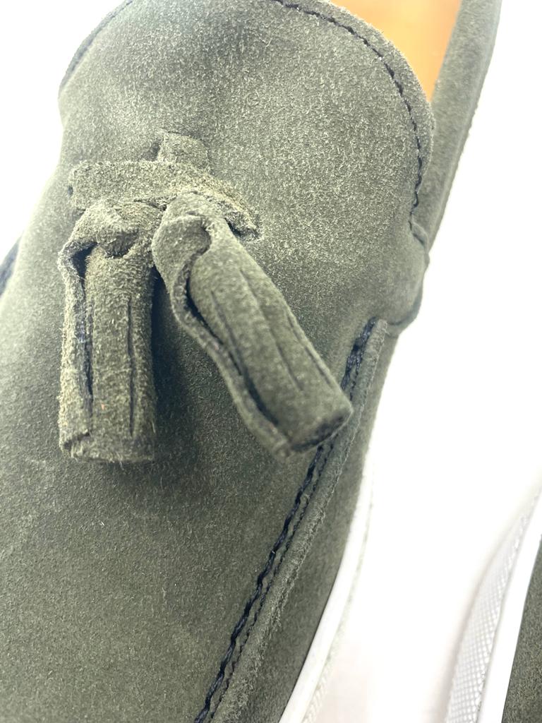 Boat moccasin with tassels in suede rubber sole
