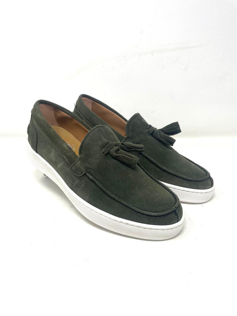 Boat moccasin with tassels in suede rubber sole