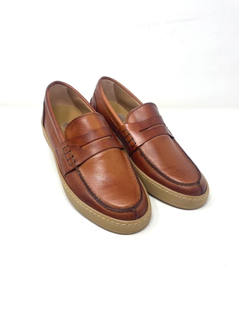 Real leather boat moccasin with amber base