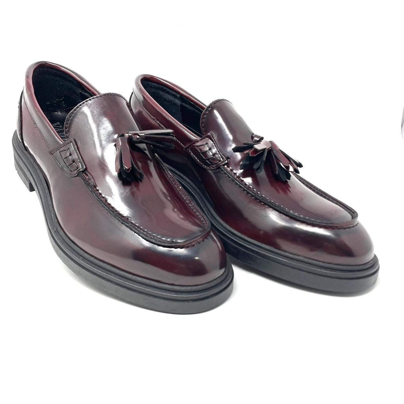 Tassel moccasin in abraivated leather with light rubber sole 
