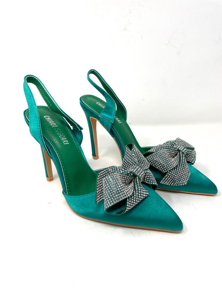 Pointed women's pumps with rhinestone bow