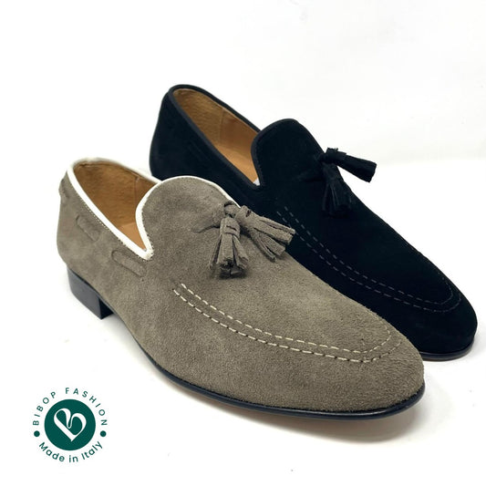 Suede moccasin with tassels on leather sole
