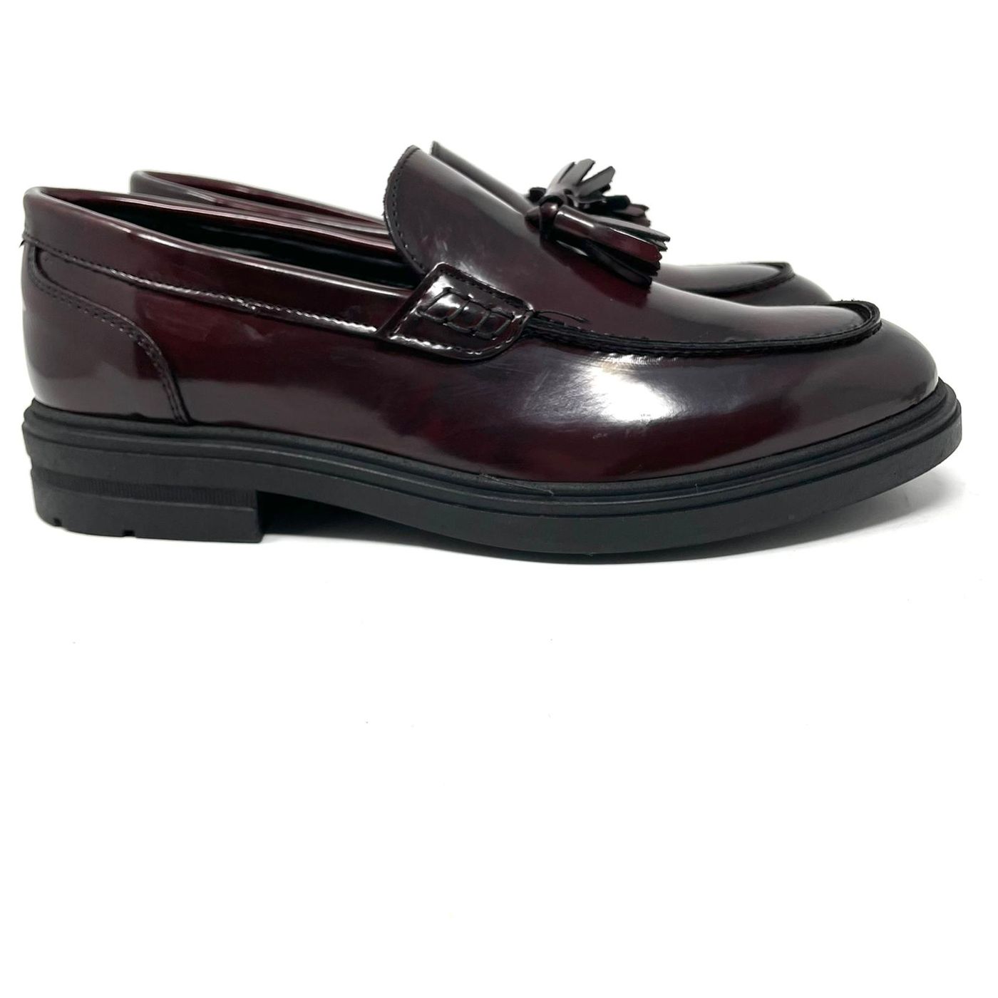 Tassel moccasin in abraivated leather with light rubber sole 