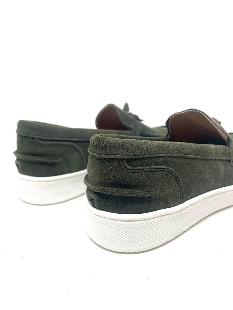Boat moccasin with tassels in suede rubber sole