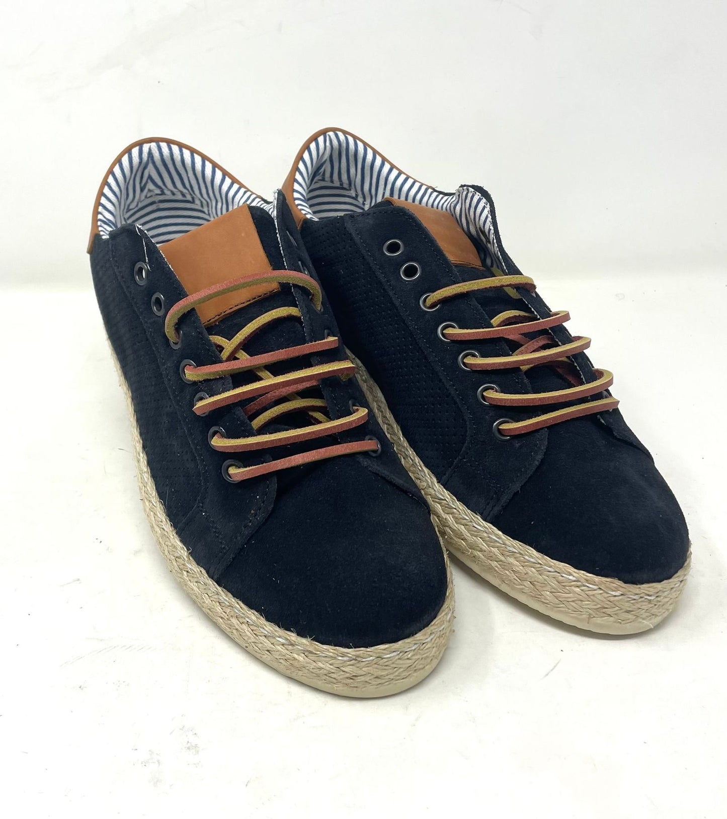 Spanish perforated suede lace-up
 rubber bottom