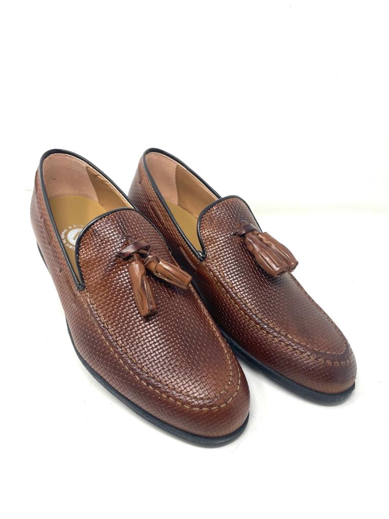 Men's woven leather moccasin with tassels
 made in Italy