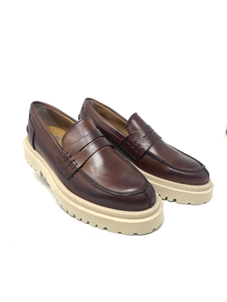 Mocassino rocciatore  vera pelle fondo ambra
made in italy