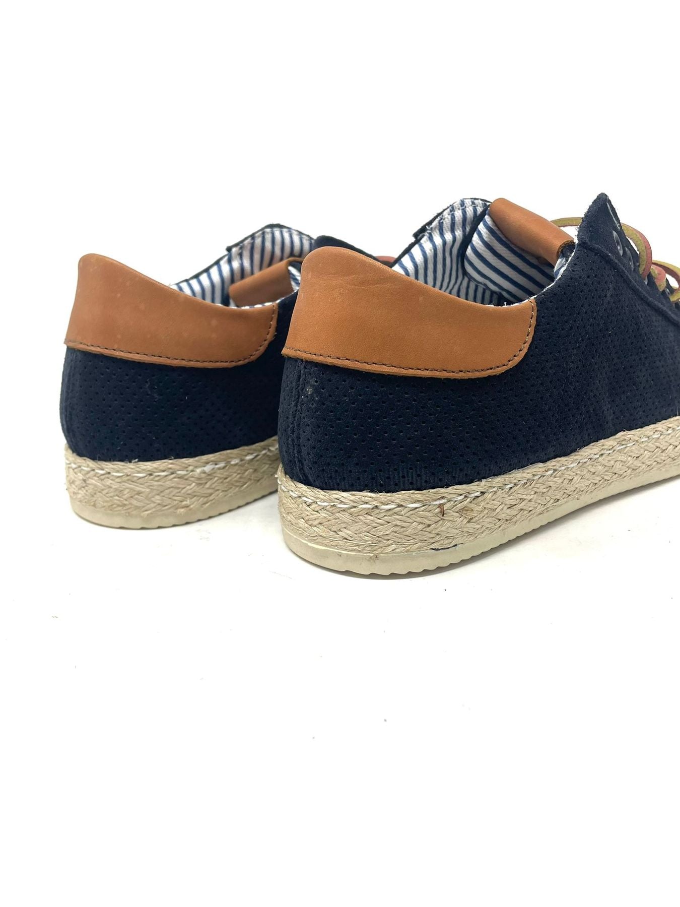 Spanish perforated suede lace-up
 rubber bottom