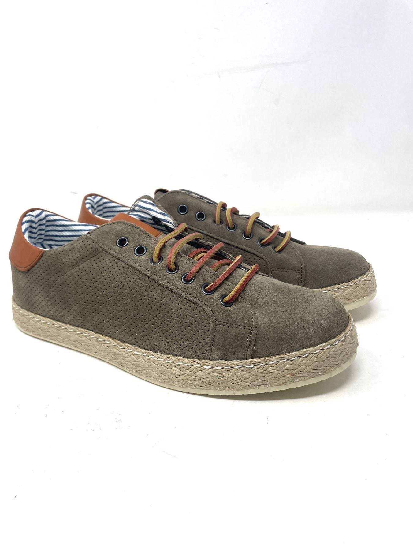 Spanish perforated suede lace-up
 rubber bottom