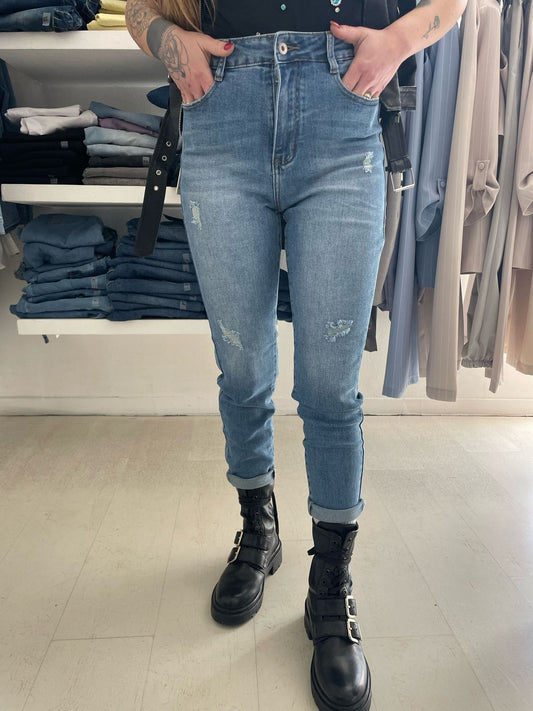 Jeans mom fit chiaro con strappetti elasticizzato